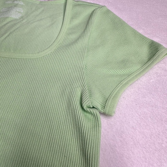 Wild Fable Women's Size M Short Sleeve Seamless Crop T-Shirt Green Neon - Picture 6 of 7